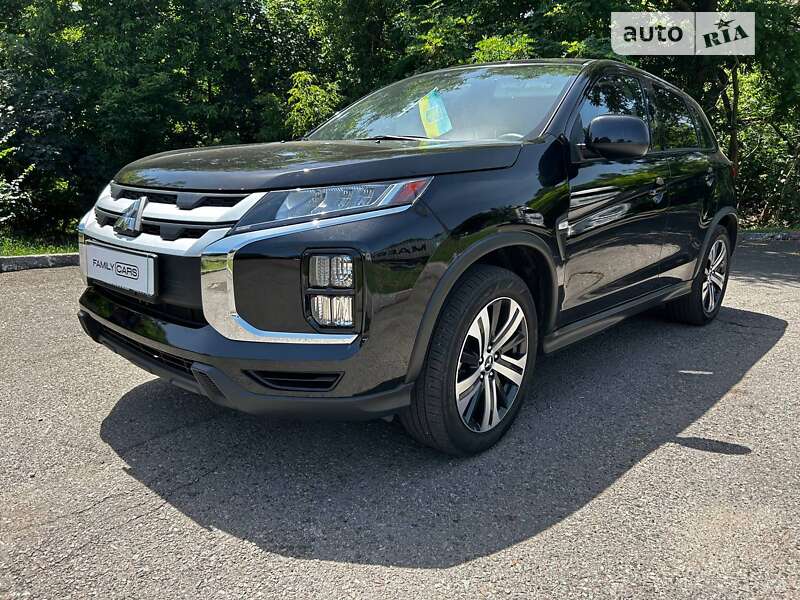 Mitsubishi Outlander sport (2020)