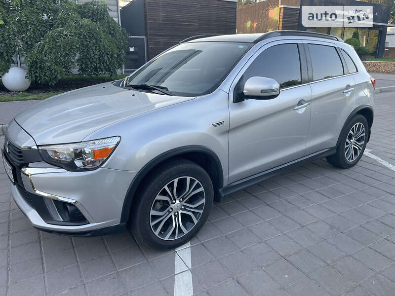 Mitsubishi Outlander sport (2017)