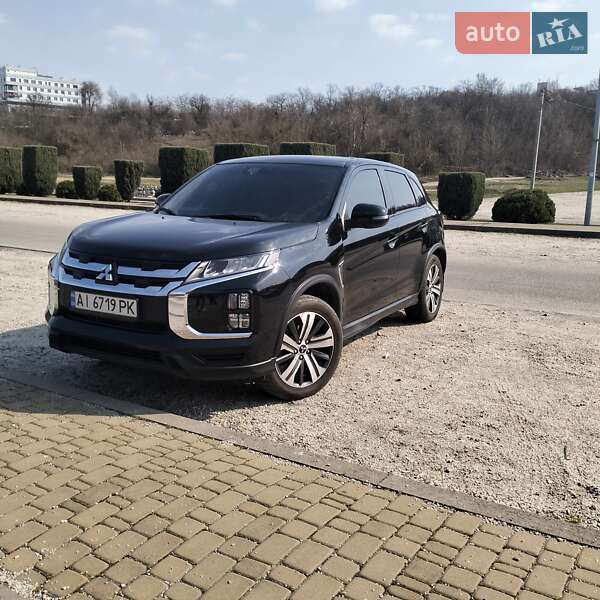 Mitsubishi Outlander sport (2021)