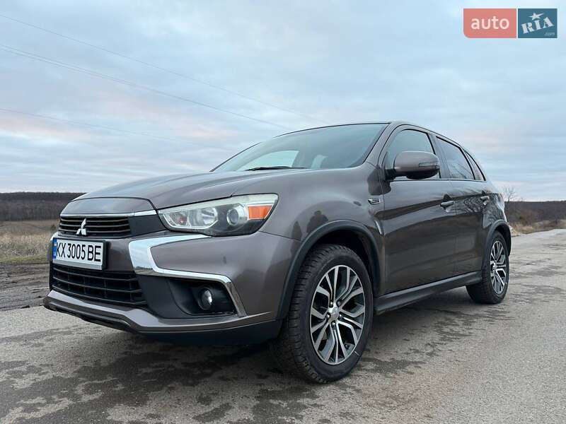Mitsubishi Outlander sport (2016)