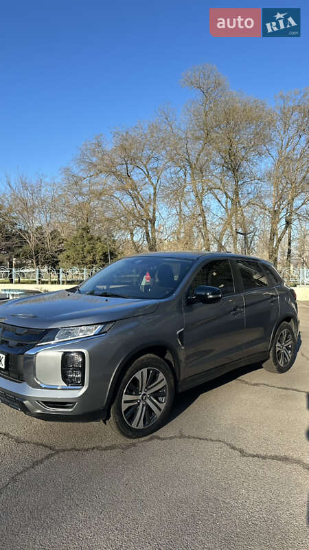 Mitsubishi Outlander sport (2020)
