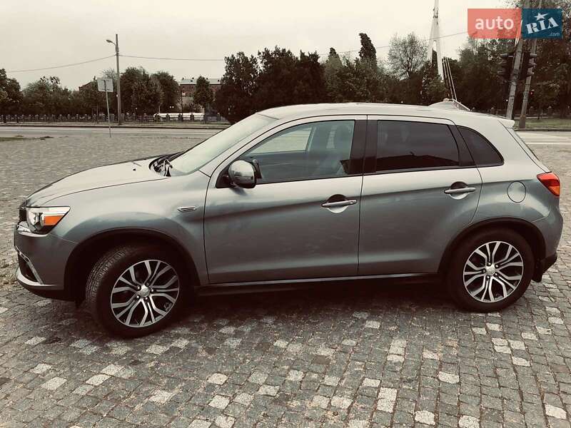 Mitsubishi Outlander sport (2016)