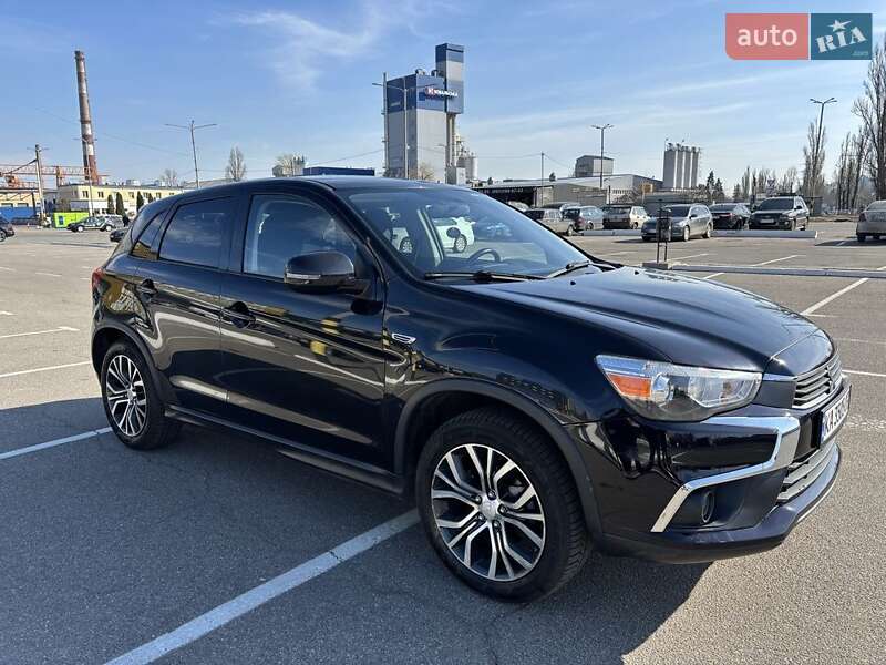 Mitsubishi Outlander sport (2016)