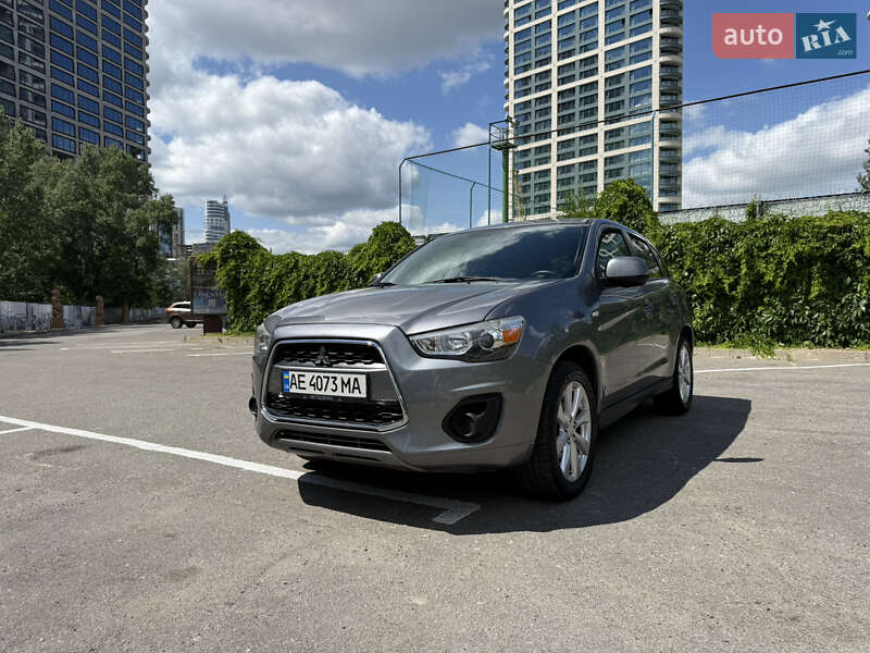 Mitsubishi Outlander sport (2015)