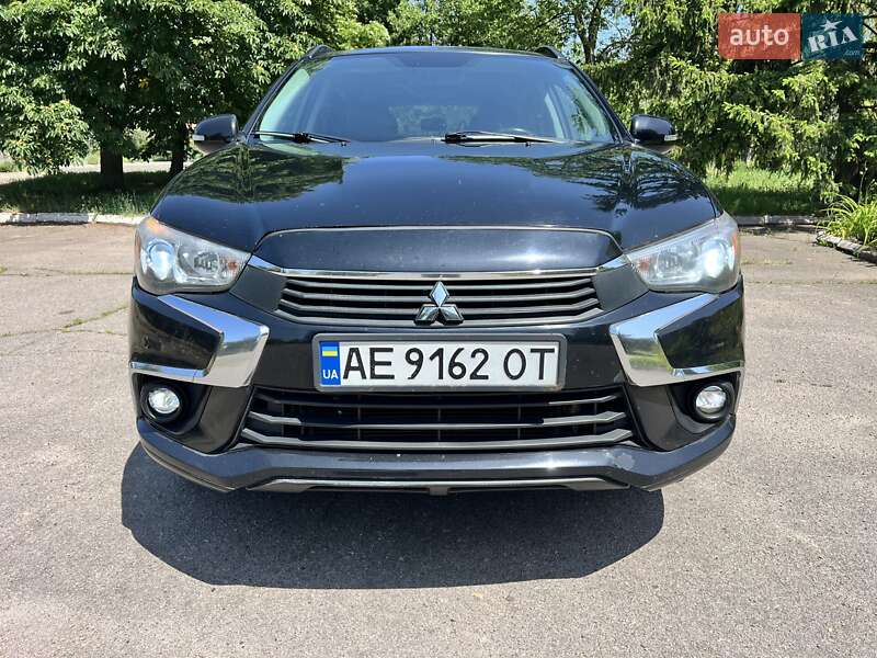 Mitsubishi Outlander sport (2016)