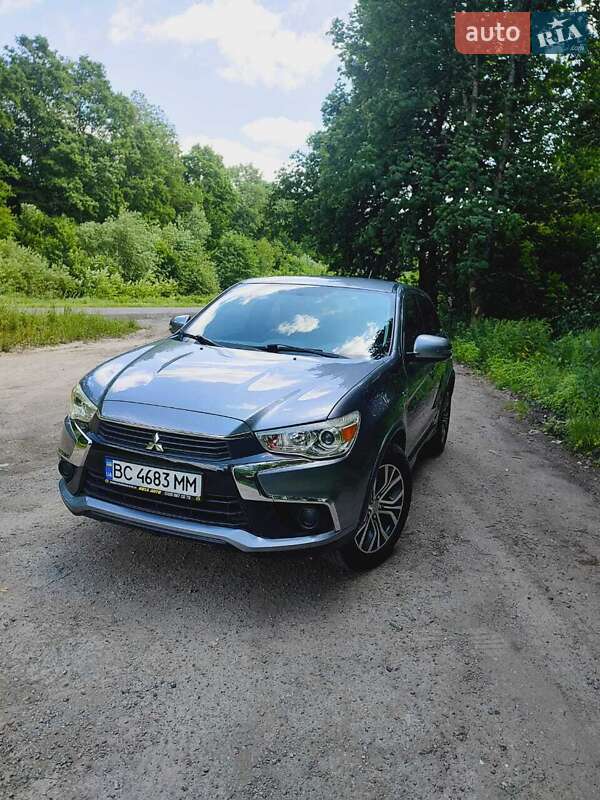 Mitsubishi Outlander sport (2016)