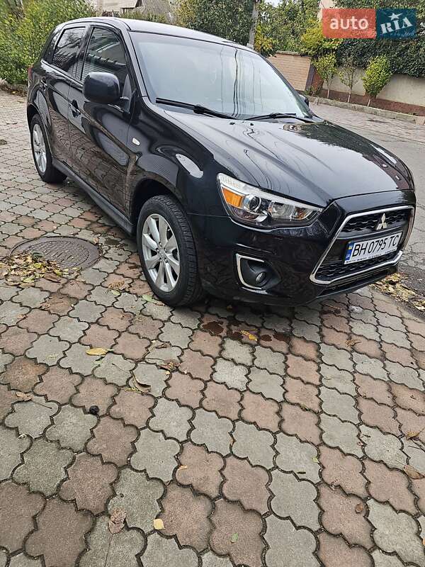 Mitsubishi Outlander sport (2015)