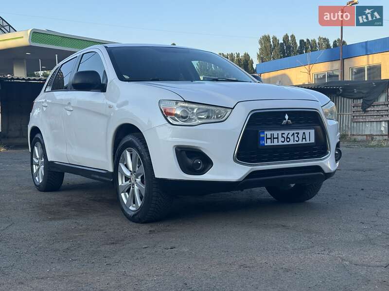 Mitsubishi Outlander sport (2015)