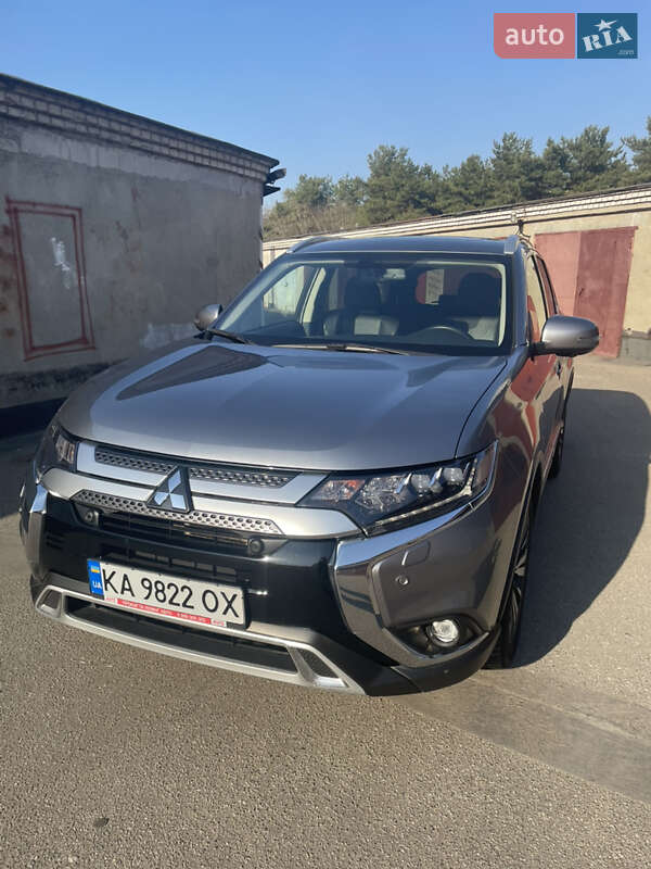 Mitsubishi Outlander (2021)