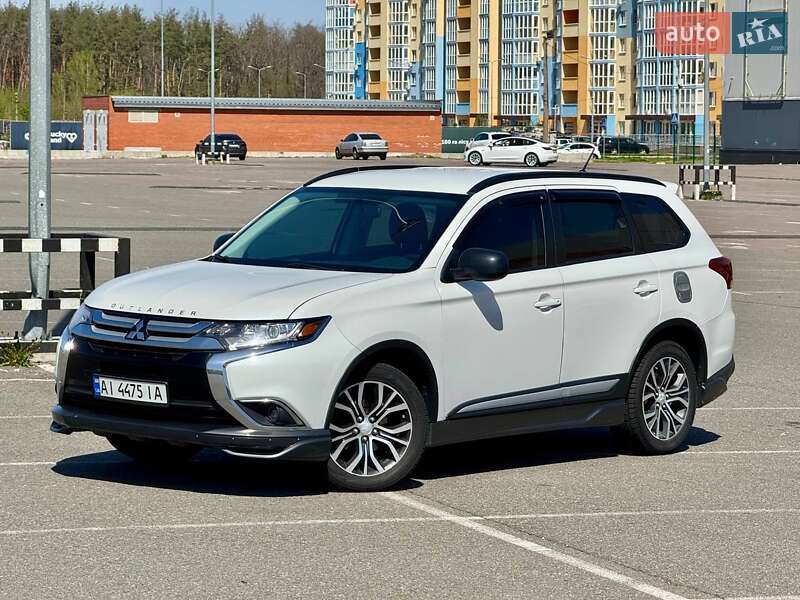 Mitsubishi Outlander (2015)