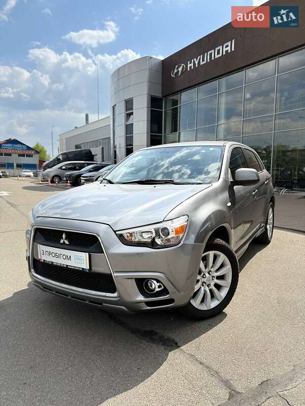 Mitsubishi Outlander (2011)