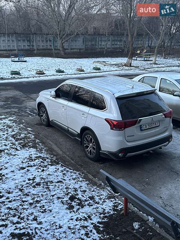 Mitsubishi Outlander (2017)