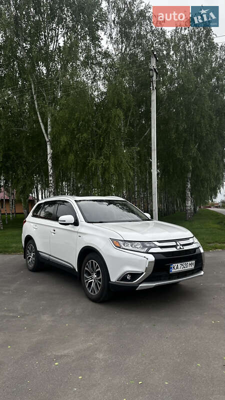 Mitsubishi Outlander (2017)