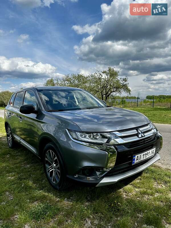 Mitsubishi Outlander (2017)