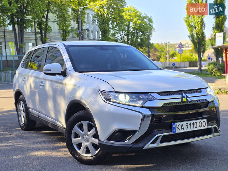 Mitsubishi Outlander (2019)