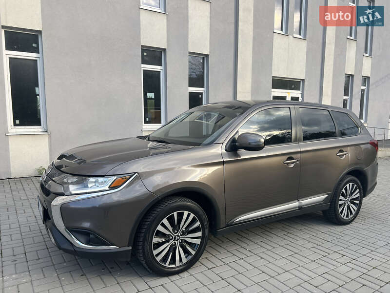 Mitsubishi Outlander (2019)
