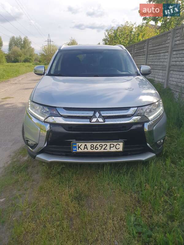 Mitsubishi Outlander (2016)