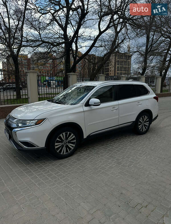 Mitsubishi Outlander (2019)