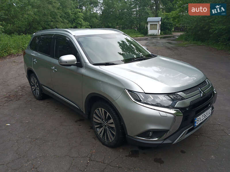 Mitsubishi Outlander (2021)