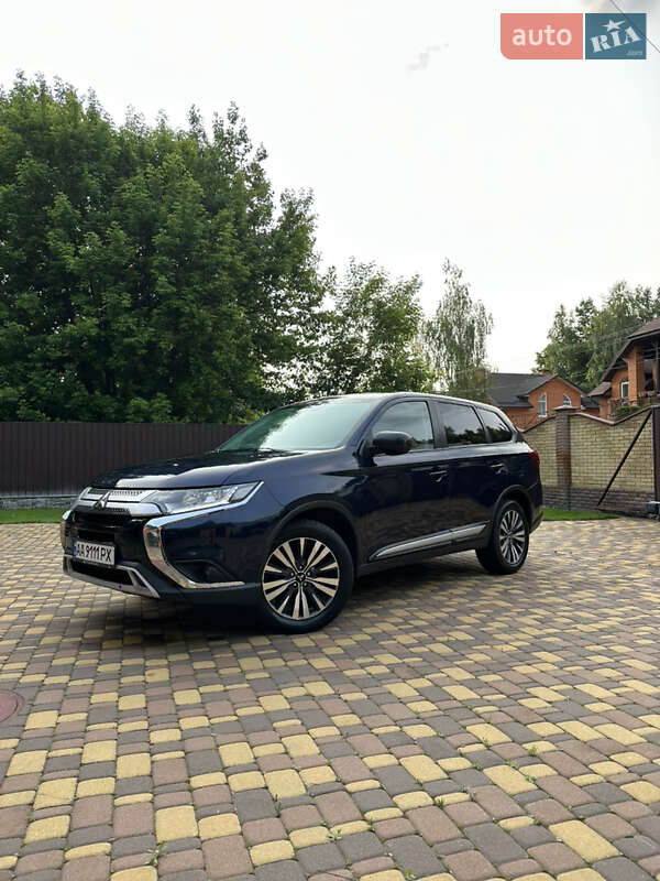 Mitsubishi Outlander (2020)