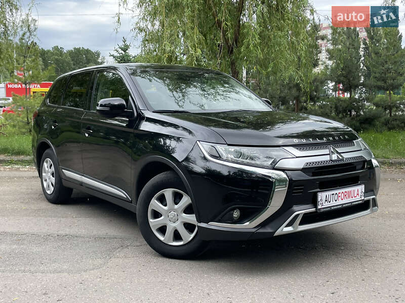 Mitsubishi Outlander (2021)