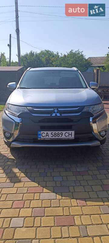Mitsubishi Outlander (2015)