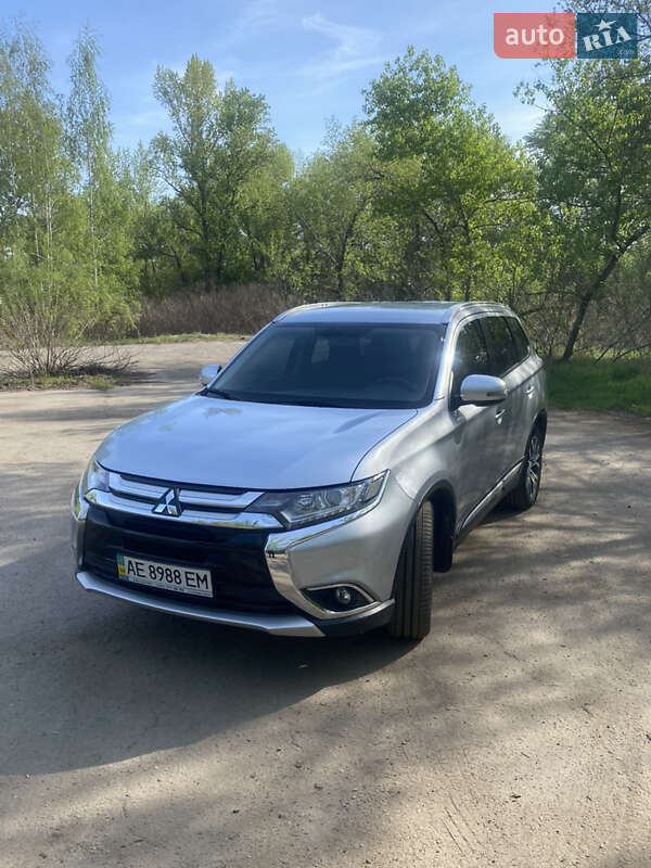 Mitsubishi Outlander (2016)
