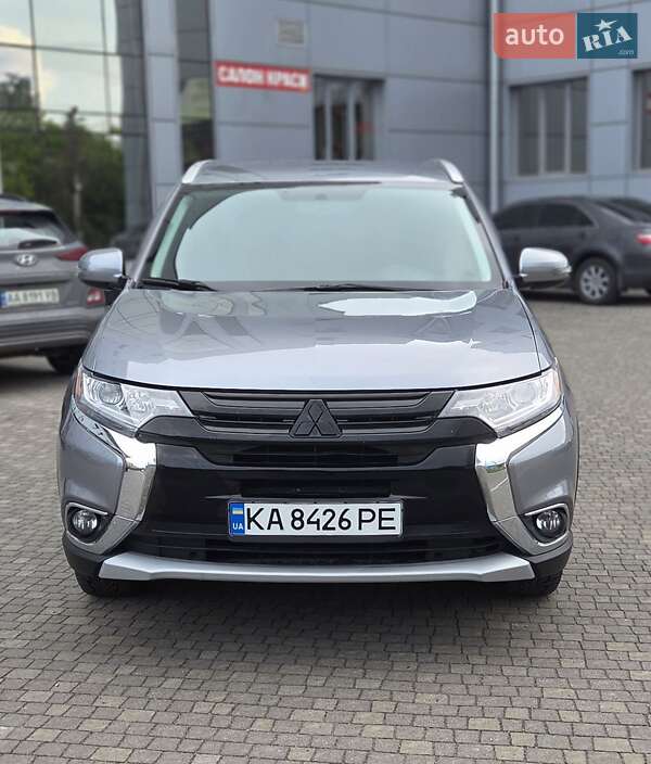 Mitsubishi Outlander (2015)