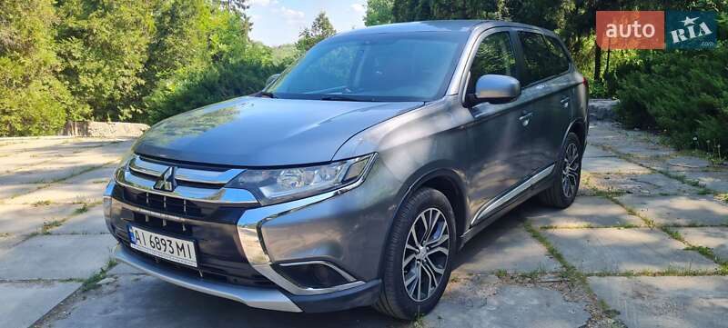 Mitsubishi Outlander (2015)