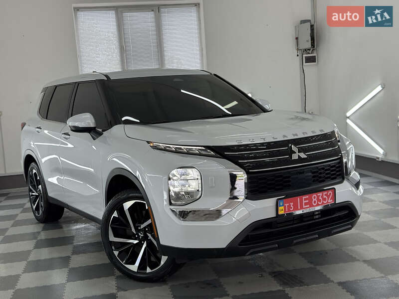 Mitsubishi Outlander (2022)