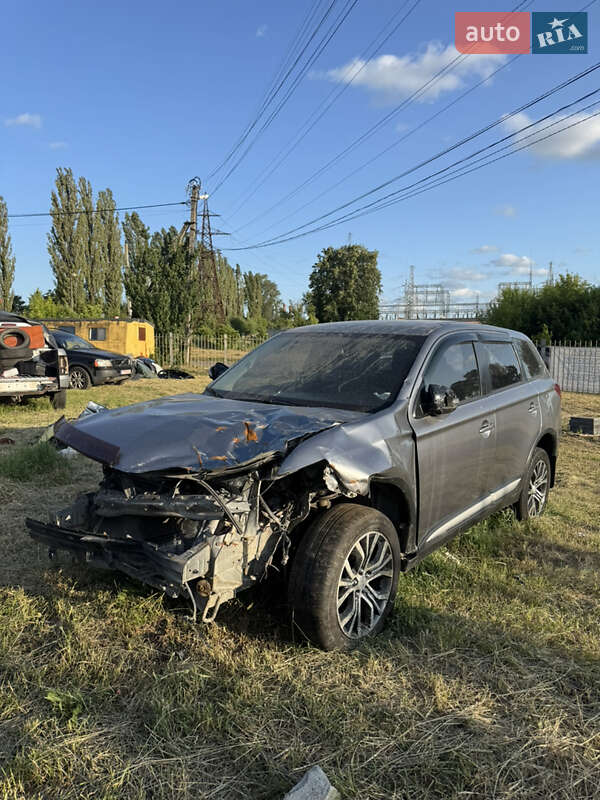 Mitsubishi Outlander (2015)