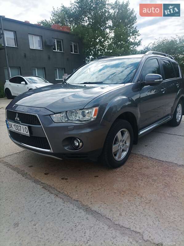 Mitsubishi Outlander (2011)