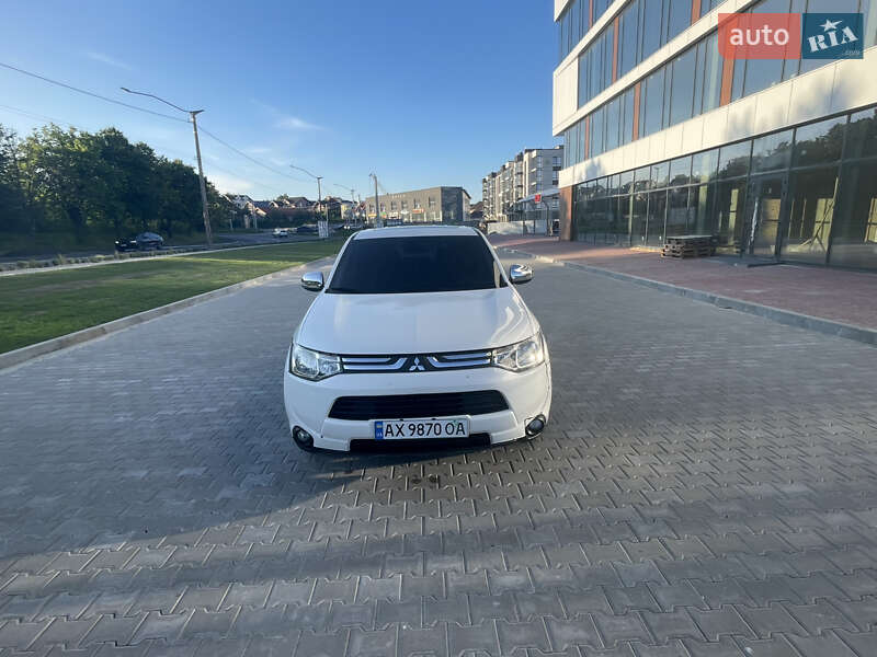 Mitsubishi Outlander (2013)