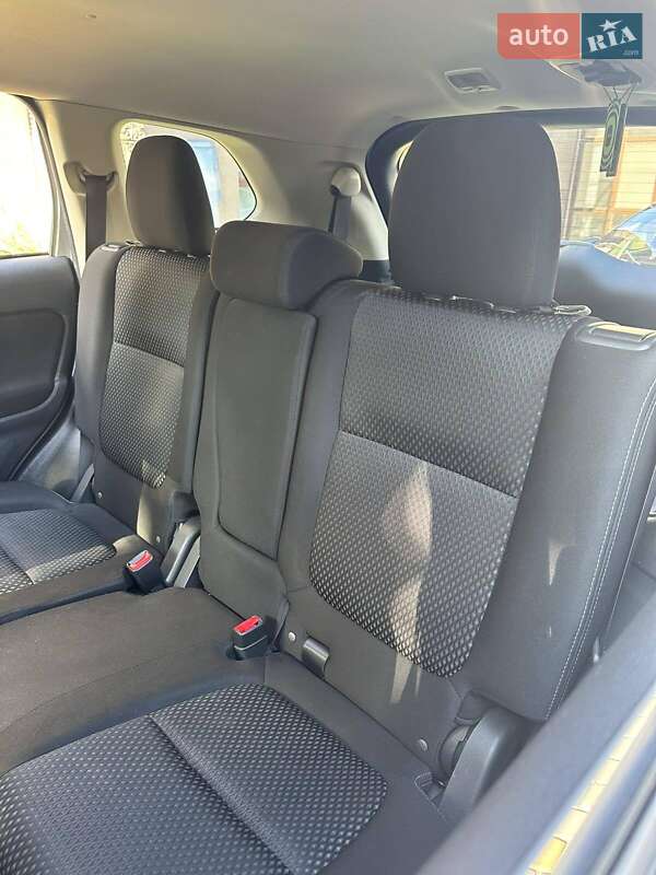 Mitsubishi Outlander (2017)