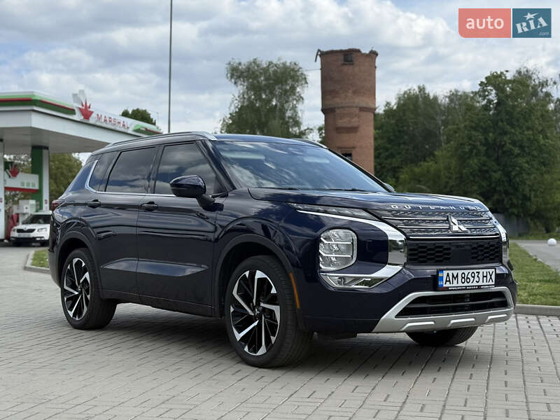 Mitsubishi Outlander (2022)