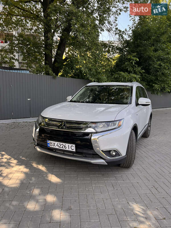 Mitsubishi Outlander (2015)