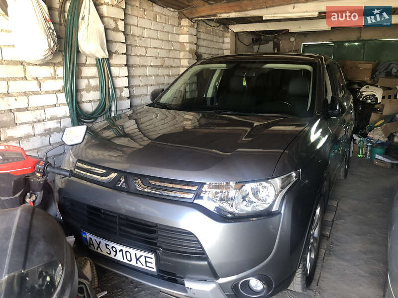Mitsubishi Outlander (2014)