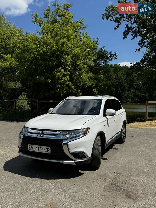 Mitsubishi Outlander (2015)