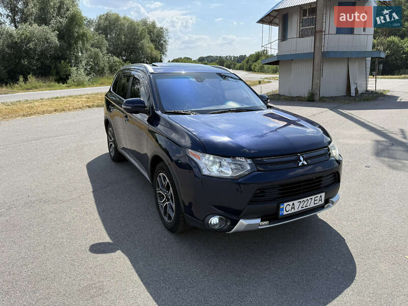 Mitsubishi Outlander (2015)