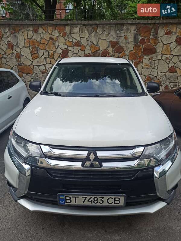 Mitsubishi Outlander (2017)