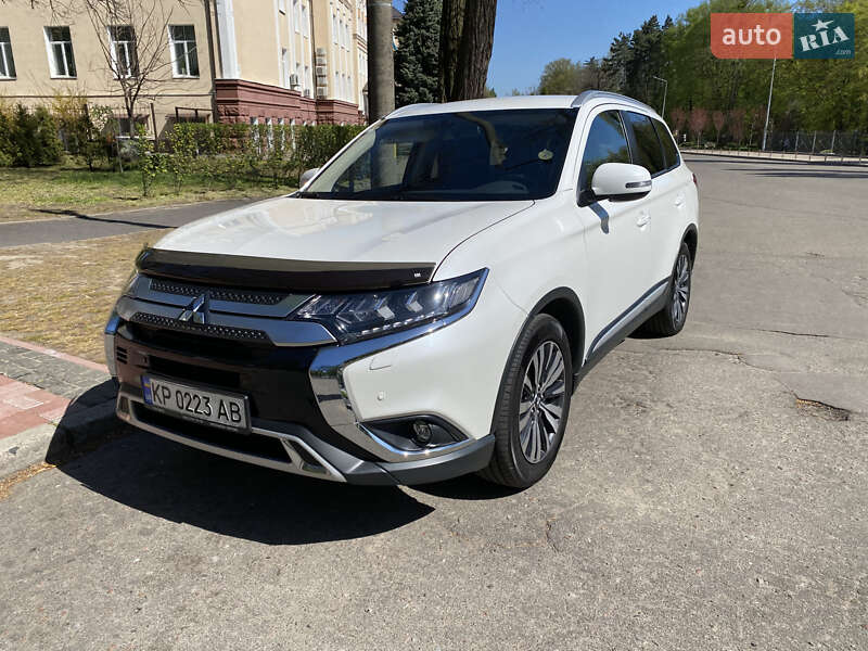 Mitsubishi Outlander (2019)