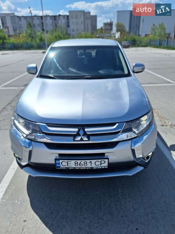 Mitsubishi Outlander (2016)