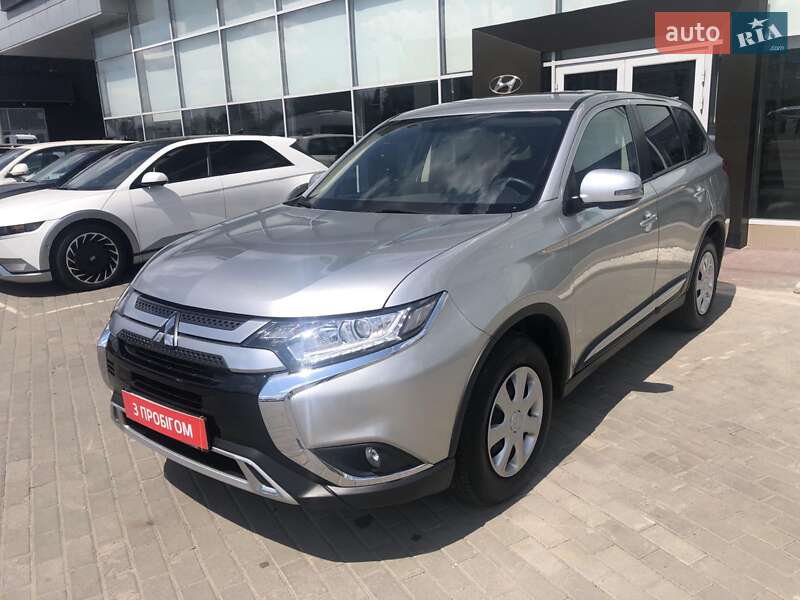 Mitsubishi Outlander (2023)