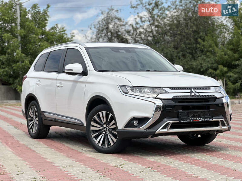 Mitsubishi Outlander (2020)
