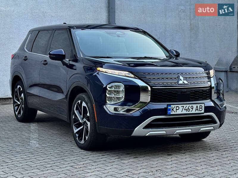 Mitsubishi Outlander (2022)