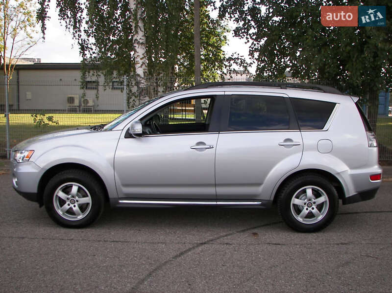 Mitsubishi Outlander (2011)