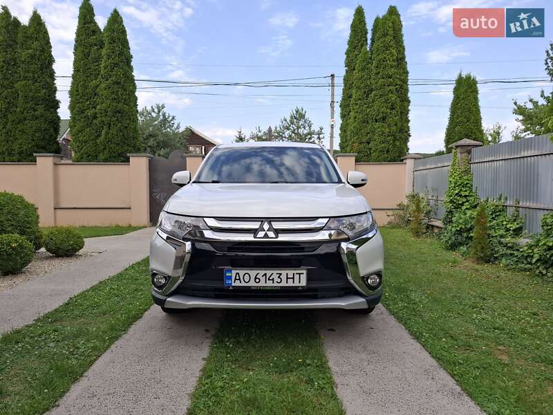 Mitsubishi Outlander (2016)