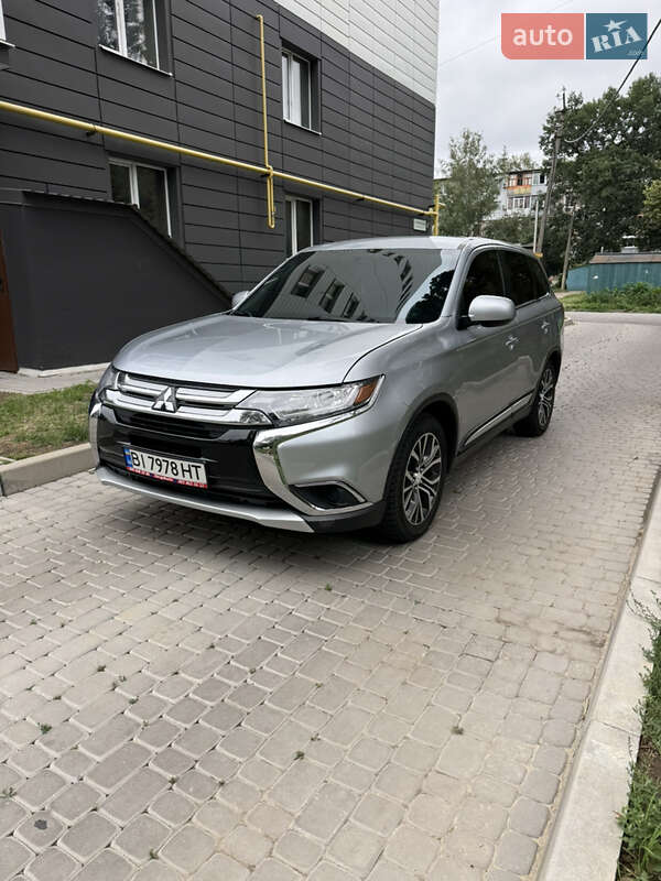 Mitsubishi Outlander (2016)