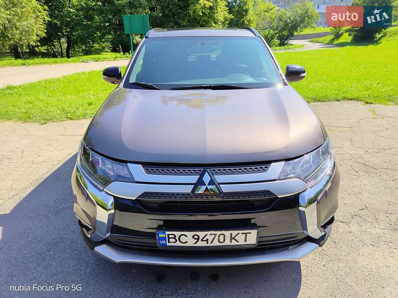 Mitsubishi Outlander (2017)