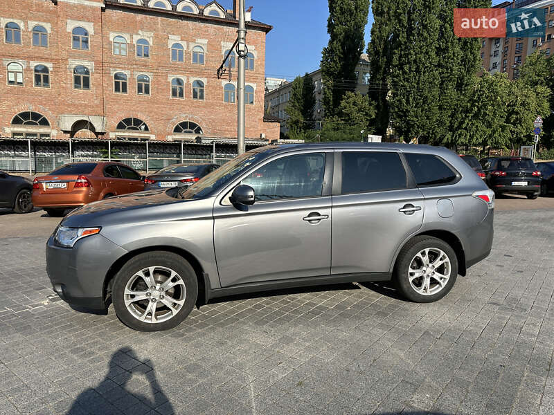 Mitsubishi Outlander (2013)